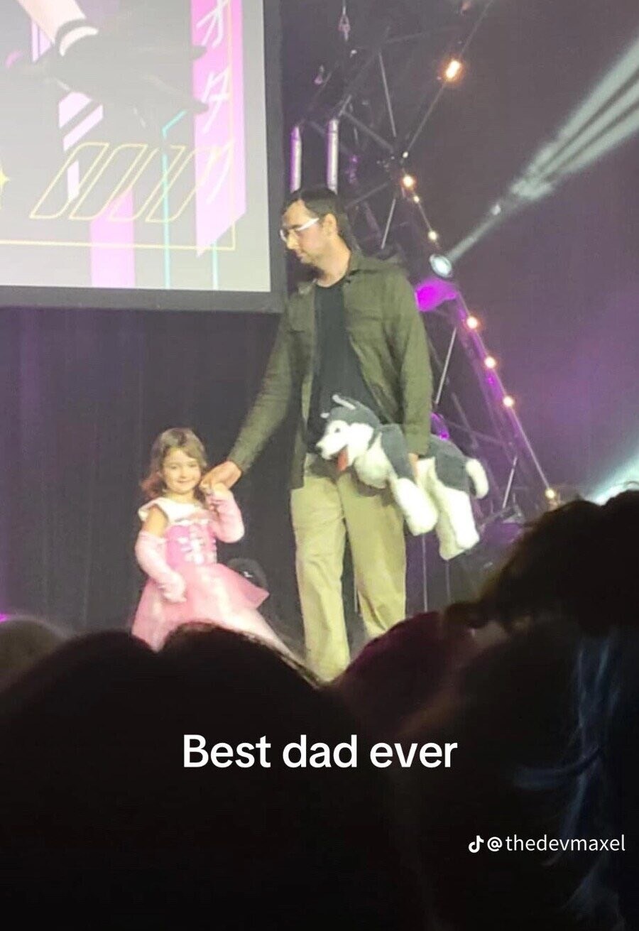 코스프레를 한 아빠와 딸.jpg_1.jpg