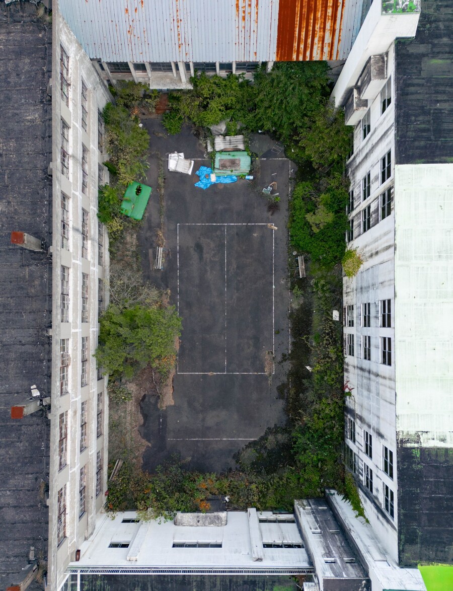 일본, 폐교의 안뜰 운동장️_1.jpg