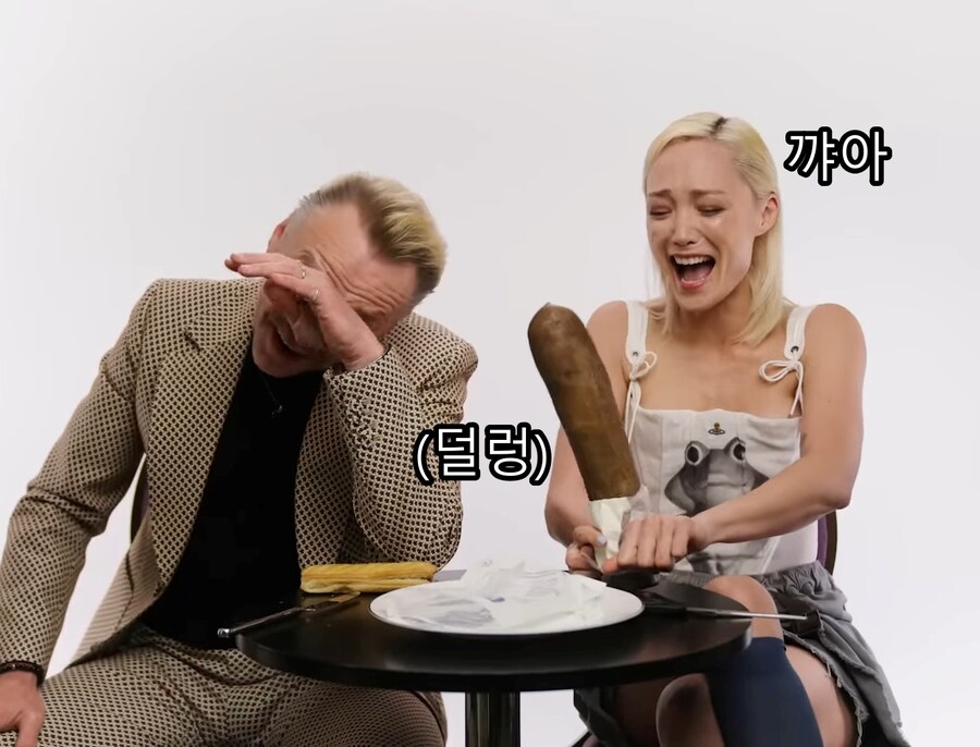 거대한 소세지를 벗기며 좋아하는 맨티스 누나_32.jpg