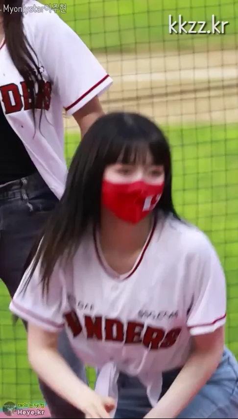 호불호 갈리는 청바지 gif_2.webp