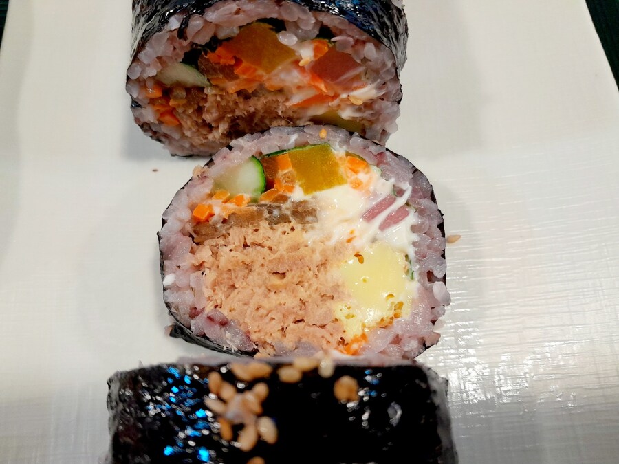 고대앞에서 난리났다는 참치김밥_2.jpg