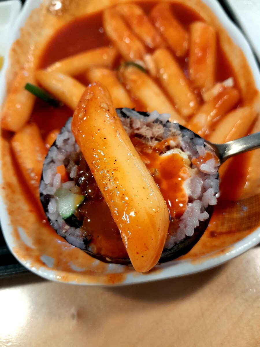 고대앞에서 난리났다는 참치김밥_4.jpg