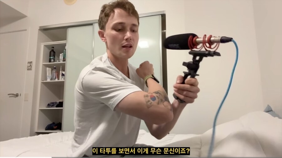 몸에 태극기 타투 있다고 일본 공항에서 끌려간 스웨덴 유튜버_4.jpg