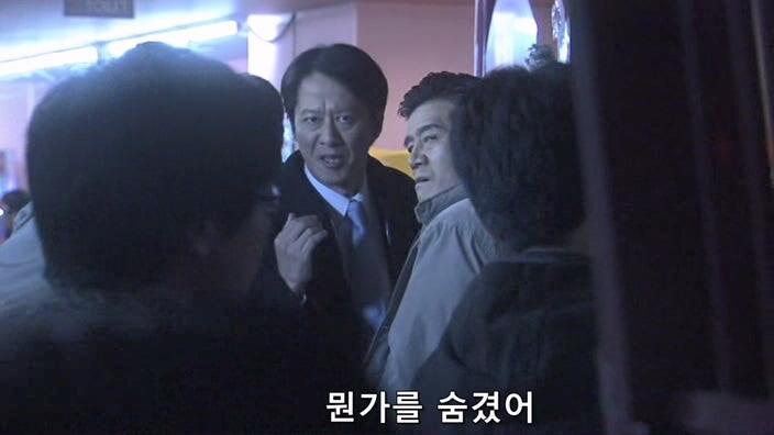 지명수배 중인 테러리스트를 쫓던 형사들_8.jpg