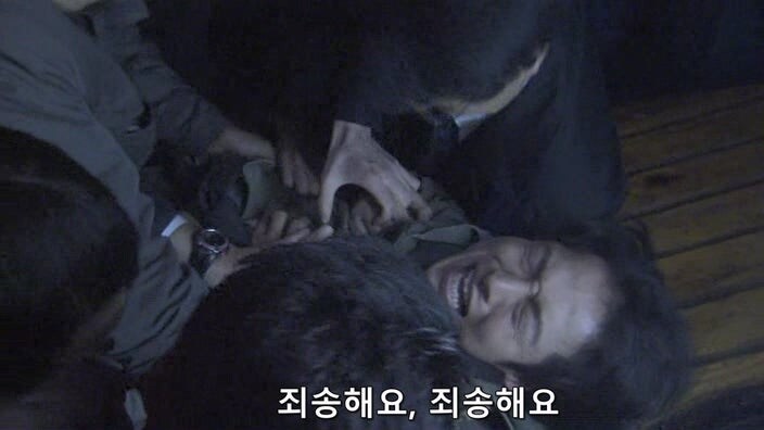 지명수배 중인 테러리스트를 쫓던 형사들_22.jpg