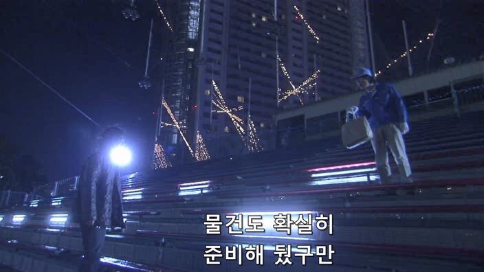 지명수배 중인 테러리스트를 쫓던 형사들_34.jpg