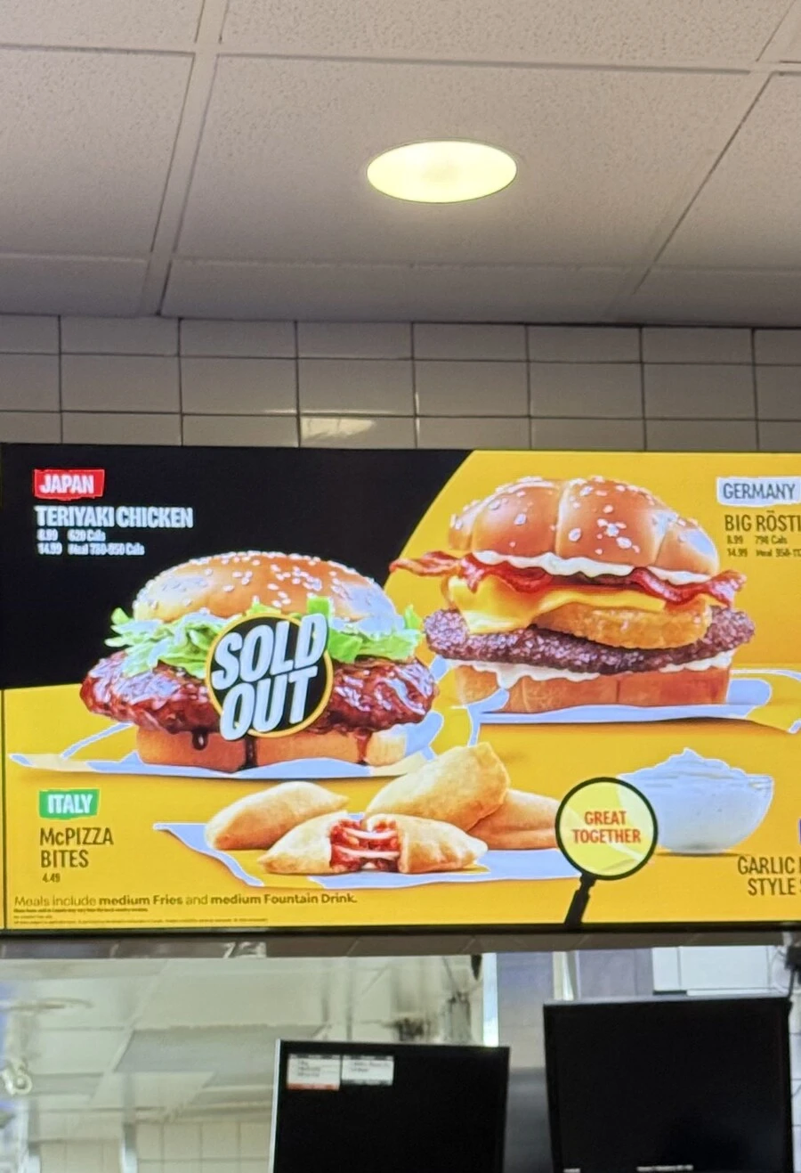 캐나다 맥도날드에서 다시 모인 추축국_1.webp