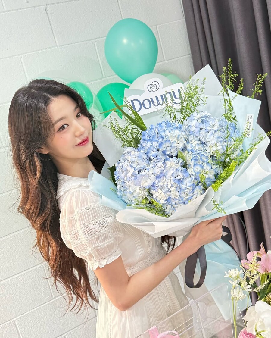 장원영 인스타에 올라온 사진.jpg_2.jpg