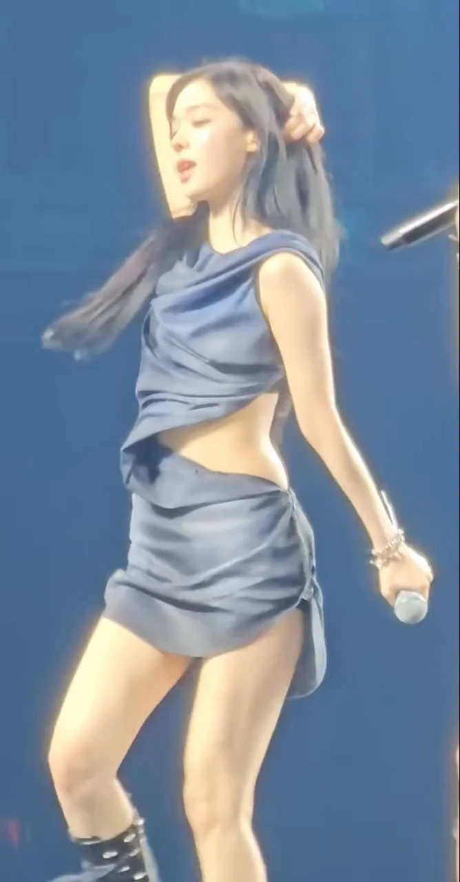 반도의 여름철 패션 gif_2.webp