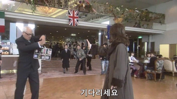자기 가족을 죽인 남자와 33년 만에 조우한 여자_5.jpg