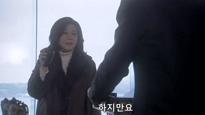 자기 가족을 죽인 남자와 33년 만에 조우한 여자_60.jpg