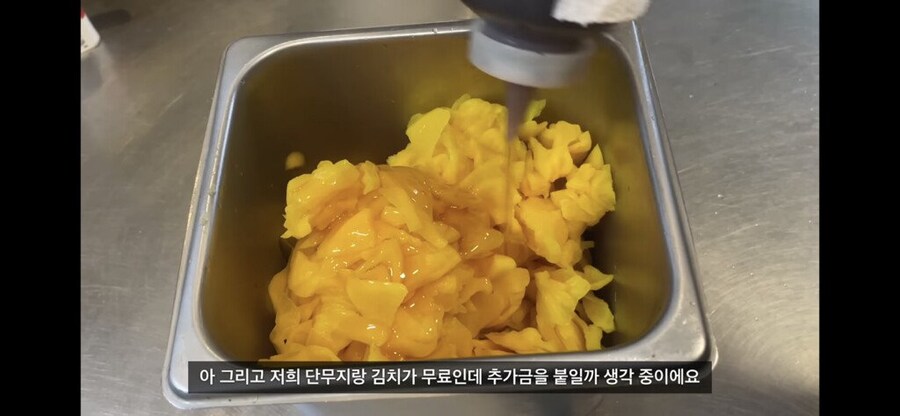 pc방 알바가 단무지 김치 노이로제에 걸린 이유...jpg_1.jpg