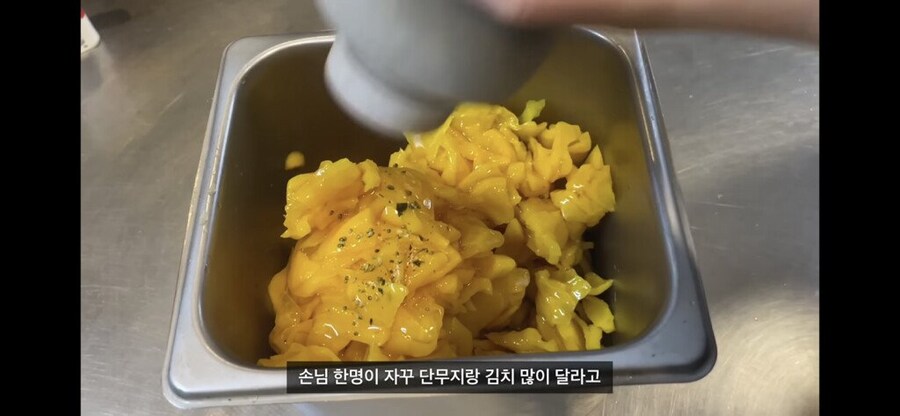 pc방 알바가 단무지 김치 노이로제에 걸린 이유...jpg_3.jpg