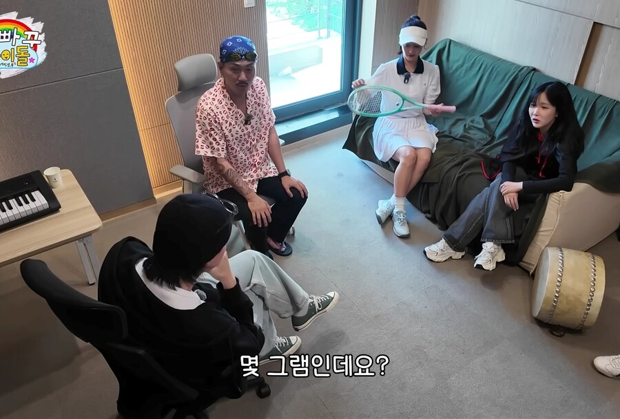 남자에게 왼손으로 쳐준다는 유부녀_21.jpg
