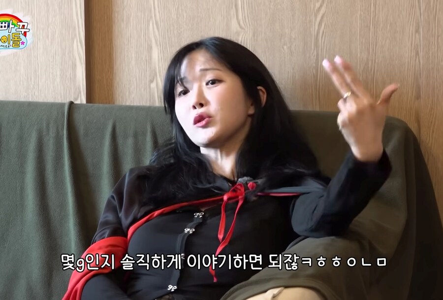 남자에게 왼손으로 쳐준다는 유부녀_24.jpg