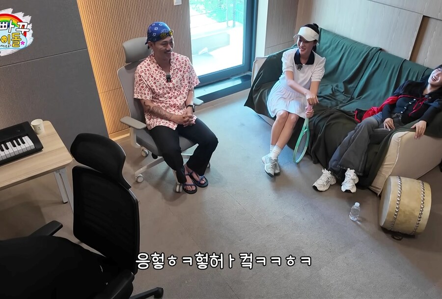 남자에게 왼손으로 쳐준다는 유부녀_29.jpg