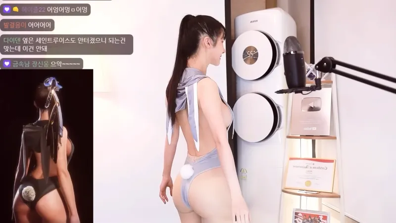 모델이 보여준 스텔라블레이드 이브 룩북_3.webp