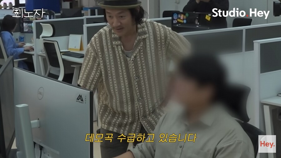소속 회사 사무실로 출근 한 바비킴_14.png