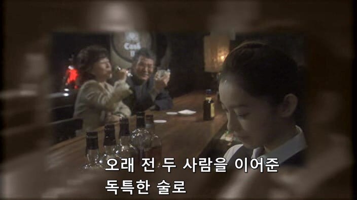 여자 바텐더를 술주정뱅이 폐인으로 만들어버린 악질 평론가_42.jpg