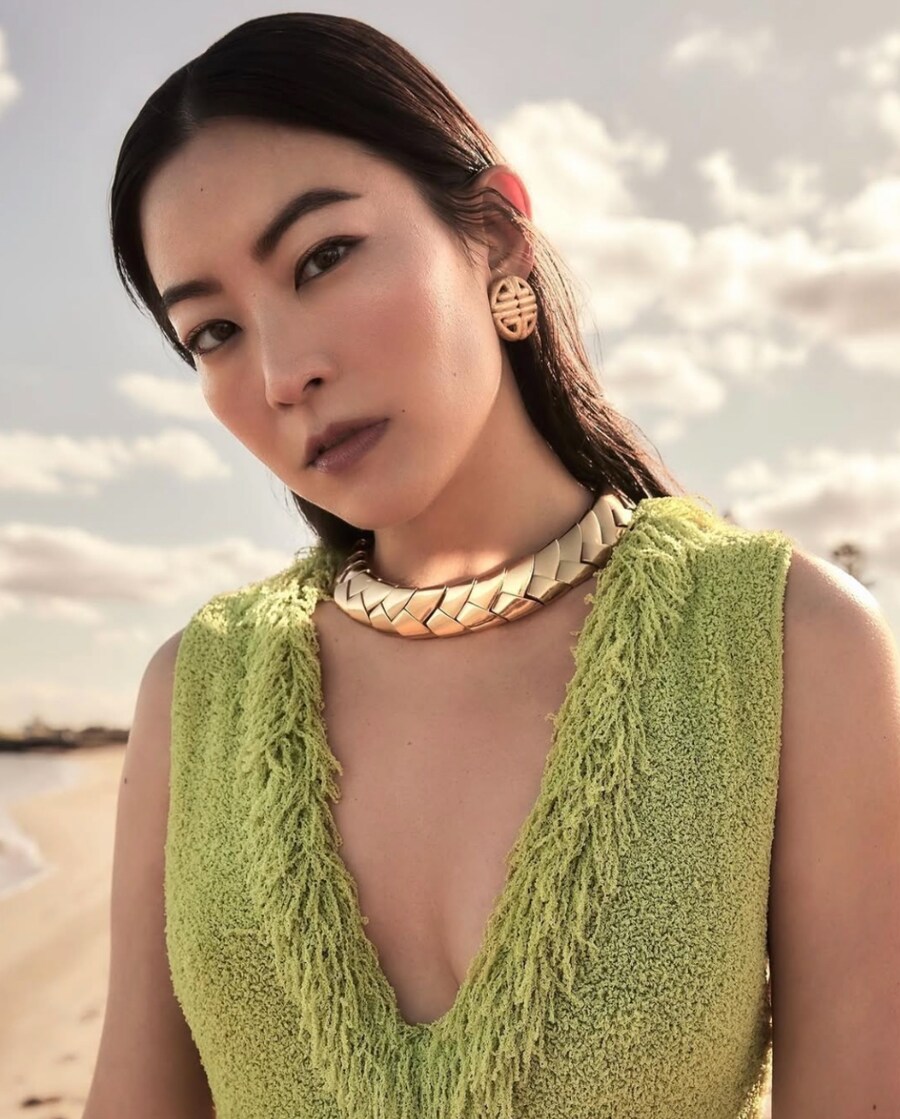 서양서 활동하는 동북계 연예인 메이크업 차이_2.png