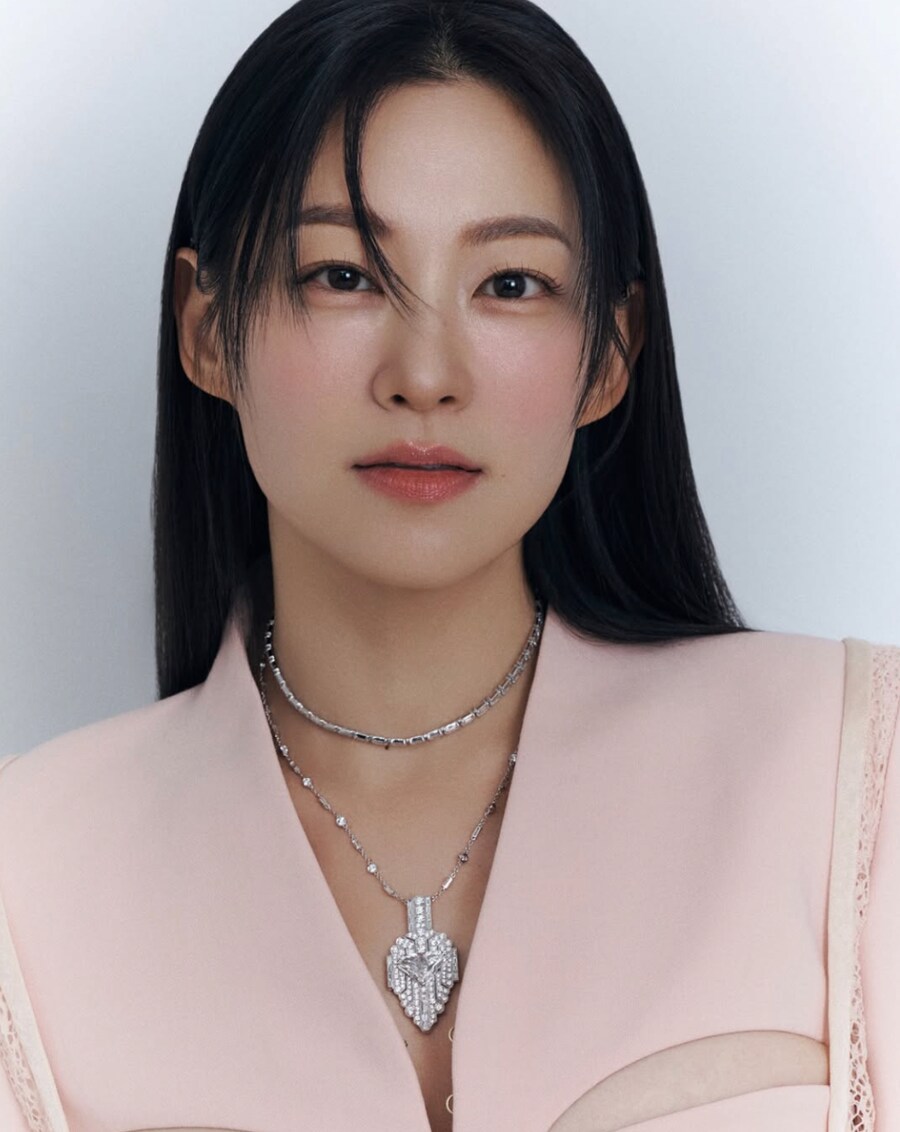 서양서 활동하는 동북계 연예인 메이크업 차이_4.png