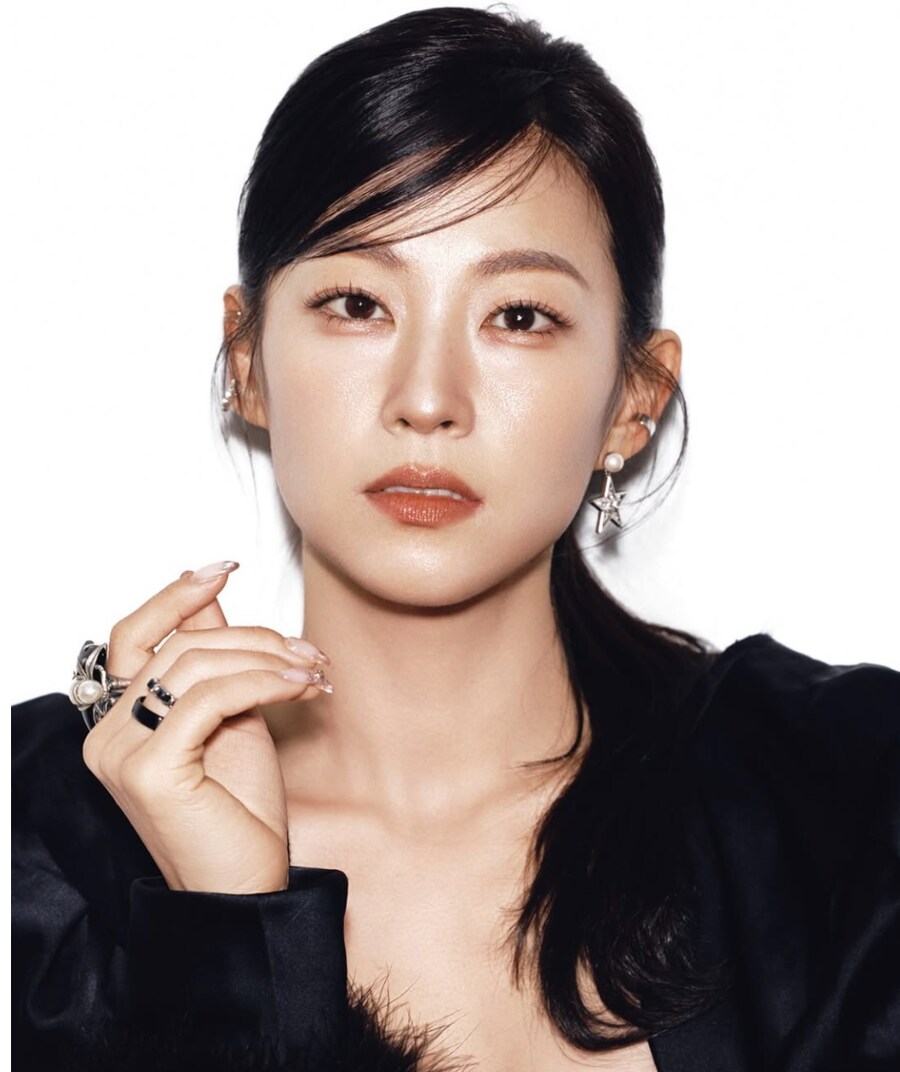 서양서 활동하는 동북계 연예인 메이크업 차이_5.png