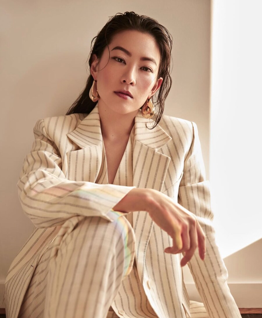 서양서 활동하는 동북계 연예인 메이크업 차이_1.png