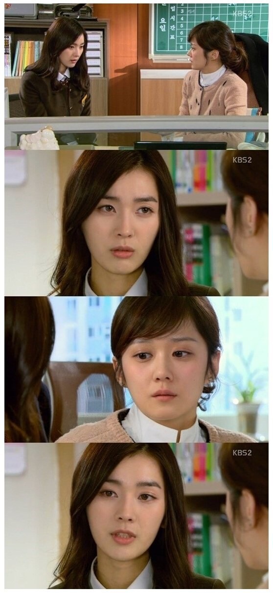 ??? : 뭐야 저 드라마에서는 학교에서 선생이 교복입는 날이 있는거야???_1.jpg
