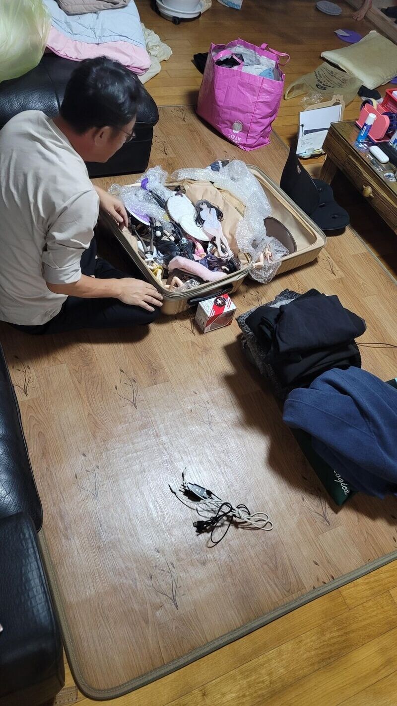 성인 피규어를 본 아버지 반응_1.jpg
