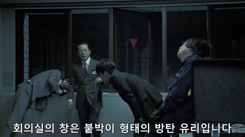 인질을 잡고 있는 범인을 자극해서는 안됩니다._22.jpg