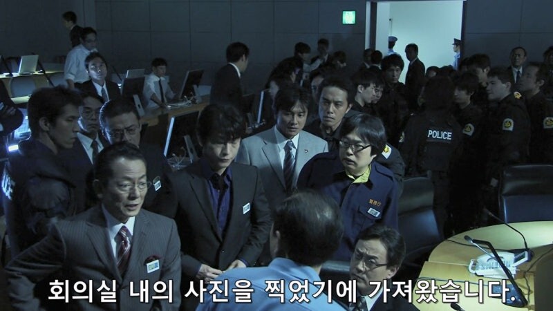 인질을 잡고 있는 범인을 자극해서는 안됩니다._28.jpg