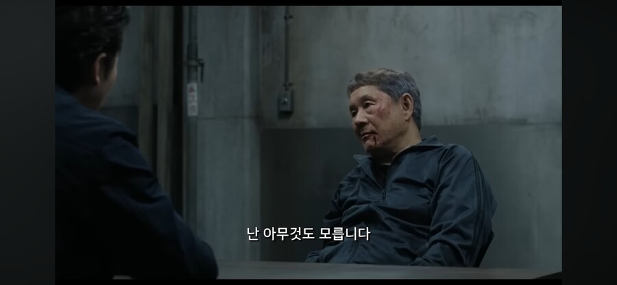 일본경찰이 노인 고문하는 장면_2.png