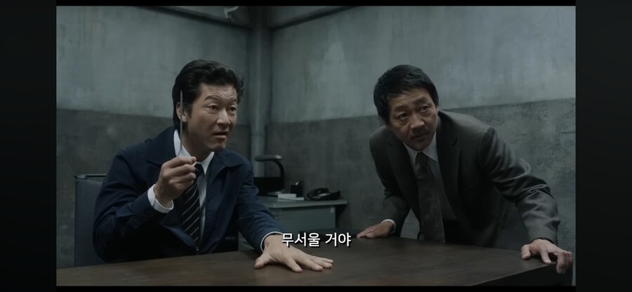 일본경찰이 노인 고문하는 장면_14.png
