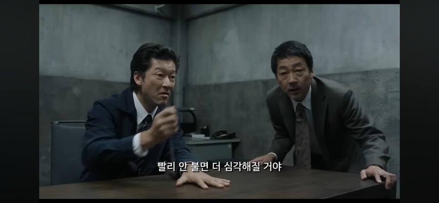 일본경찰이 노인 고문하는 장면_15.png