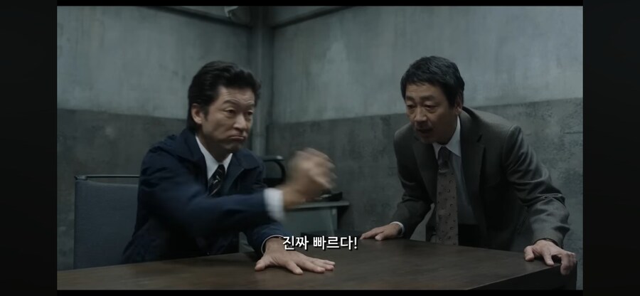 일본경찰이 노인 고문하는 장면_17.png