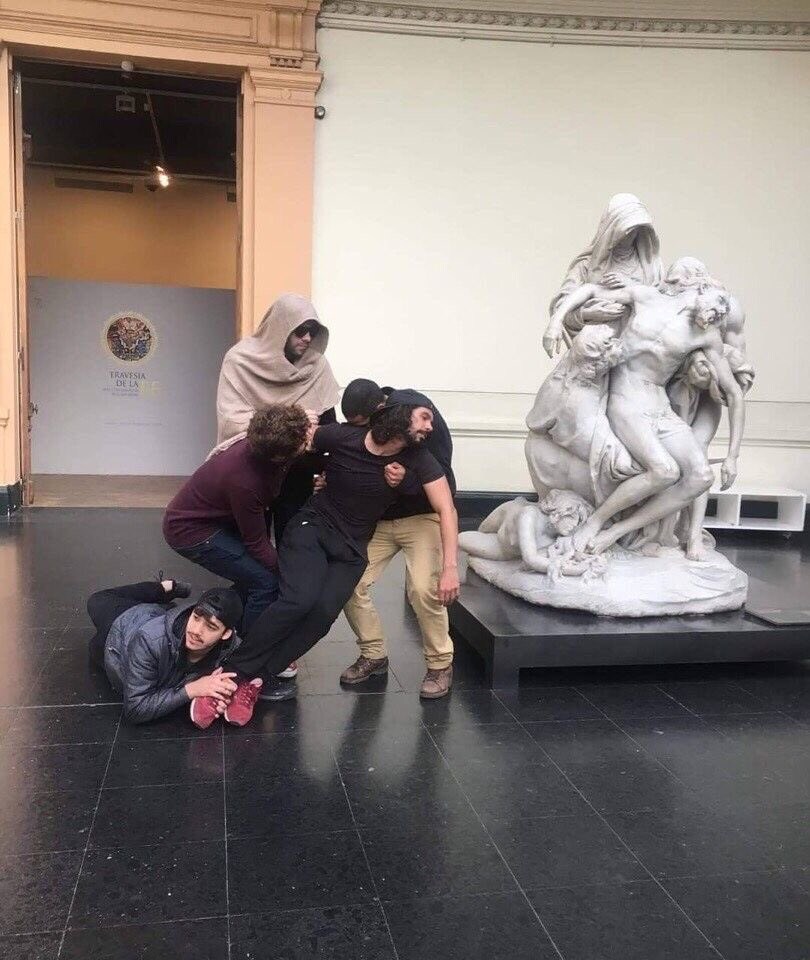 미술관 갈때 친구들이랑 우루루 가야되는이유_2.jpg