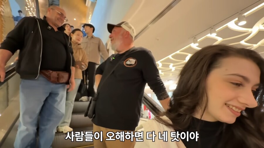 (스압) 이탈리아 할아버지 두명이 한국에서 ㅂㅈ를 찾는 영상_13.jpg
