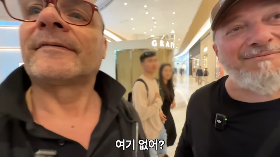 (스압) 이탈리아 할아버지 두명이 한국에서 ㅂㅈ를 찾는 영상_4.jpg