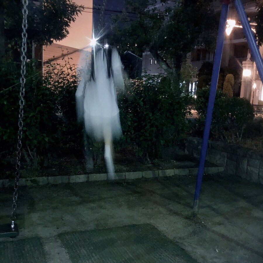 순백의 원피스를 입고 그네를 타보았다.jpg_2.jpg