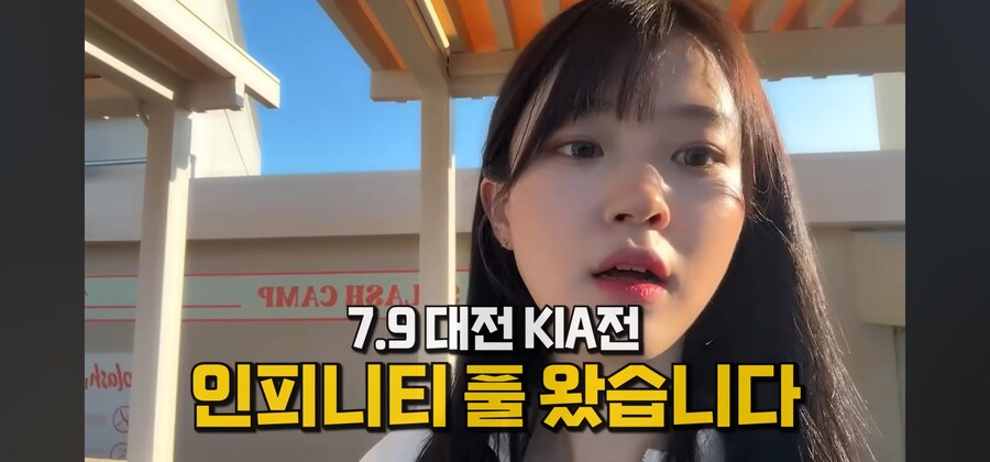야구장안 수영장에서 비키니를 안 입은 이유_2.jpg