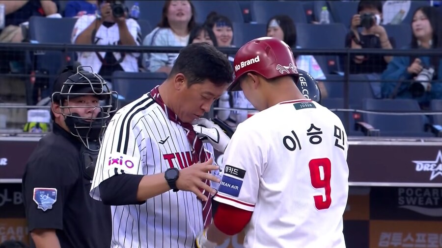 서로 넥타이 메주는 부자_2.png