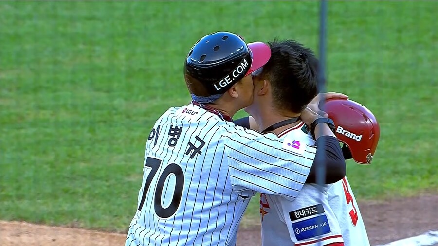 서로 넥타이 메주는 부자_3.png