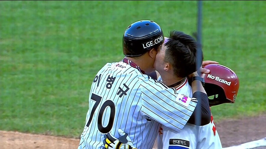 서로 넥타이 메주는 부자_4.png