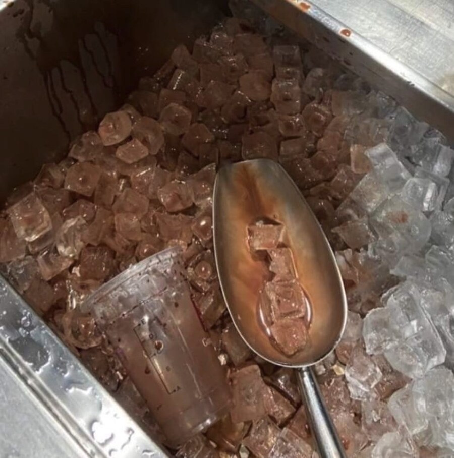 카페 알바생의 대형사고_1.jpg