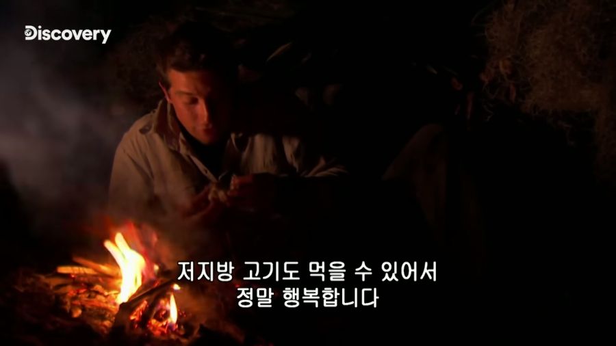 악어를 사냥한 베어 그릴스_17.jpg