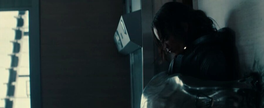 MCU) 바비가 워커를 띠껍게 봤단 것이 두드러지던 장면.jpg_4.jpg