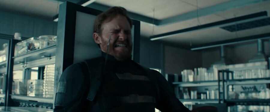 MCU) 바비가 워커를 띠껍게 봤단 것이 두드러지던 장면.jpg_5.jpg