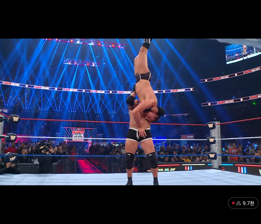 [은퇴] WWE 골드버그 마지막 잭해머 성공_1.jpg