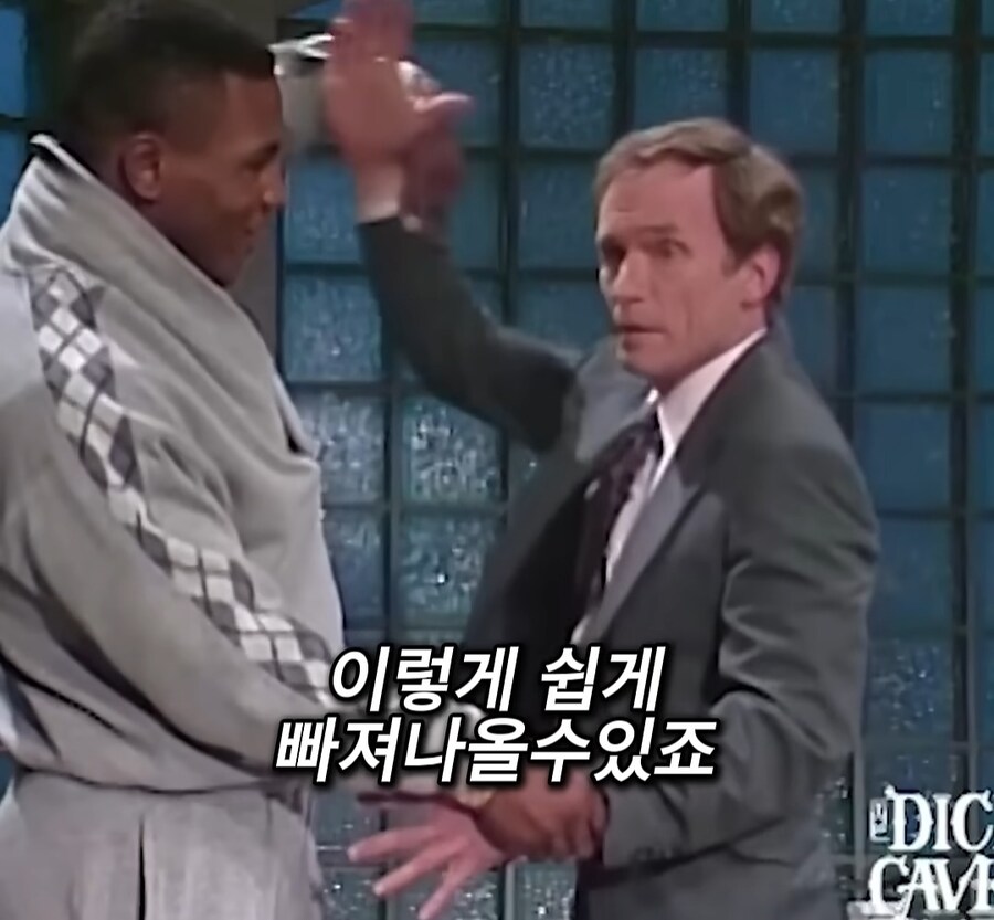 호신술 알려주는 사회자_6.jpg