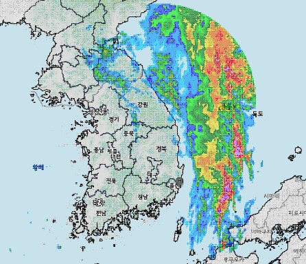 스쳐지나가는 비 구름_1.png